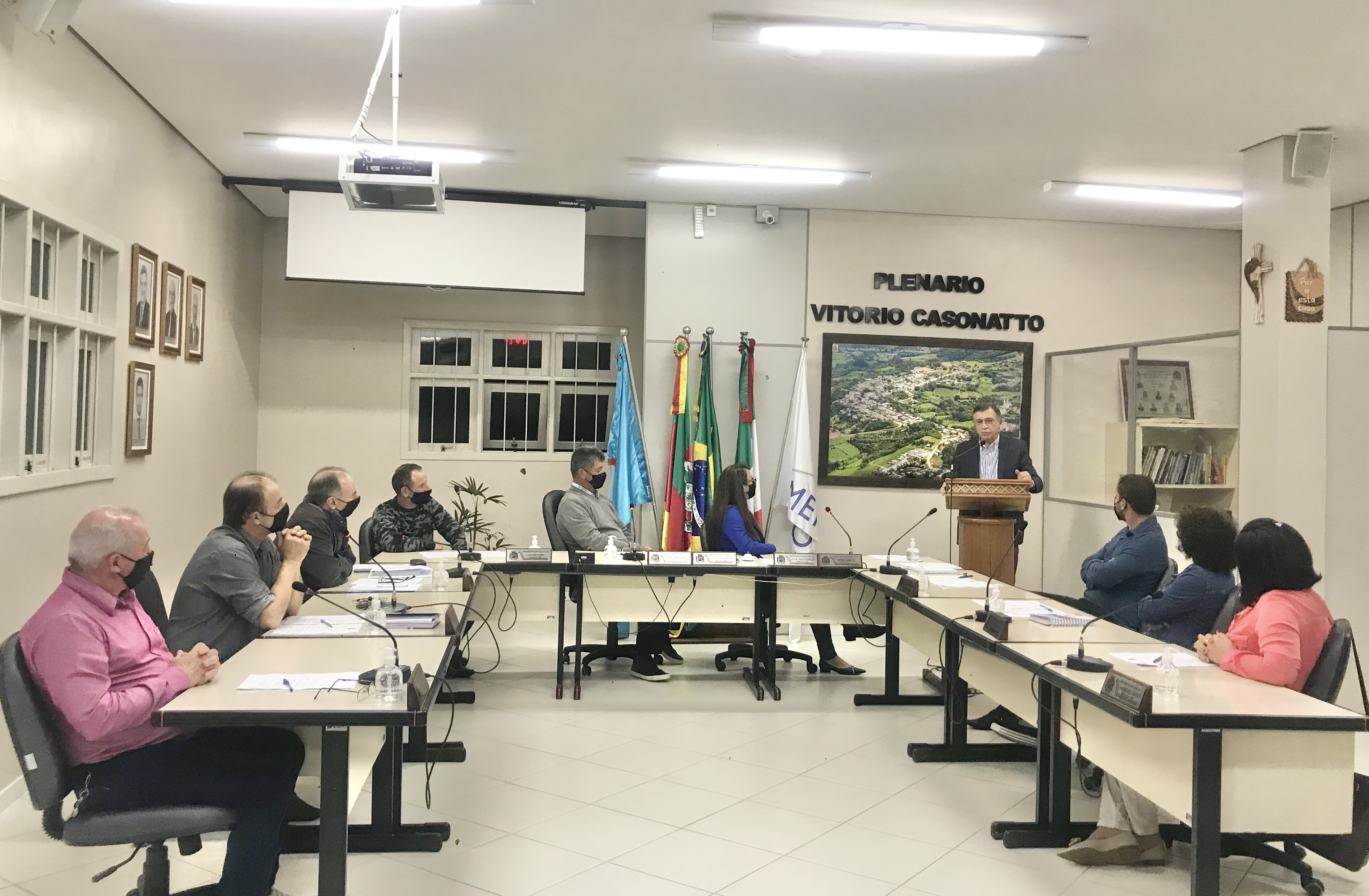 Prefeito Adiló Didomenico e vice Paula Ioris visitam Poder Legislativo em  Monte Belo do Sul 