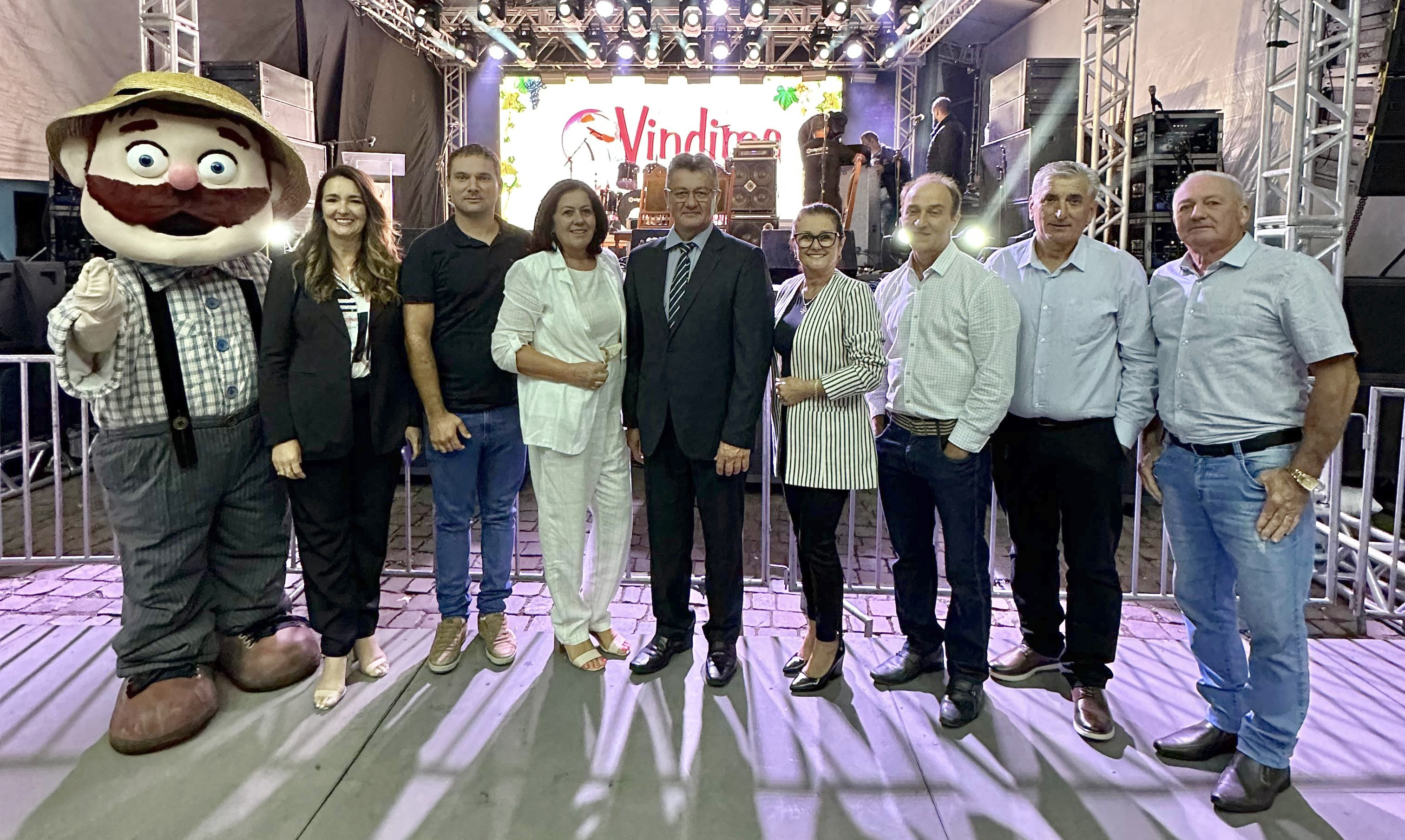 Presidente da Câmara e vereadores prestigiam abertura da Festa de Abertura da Vindima em Monte Belo do Sul