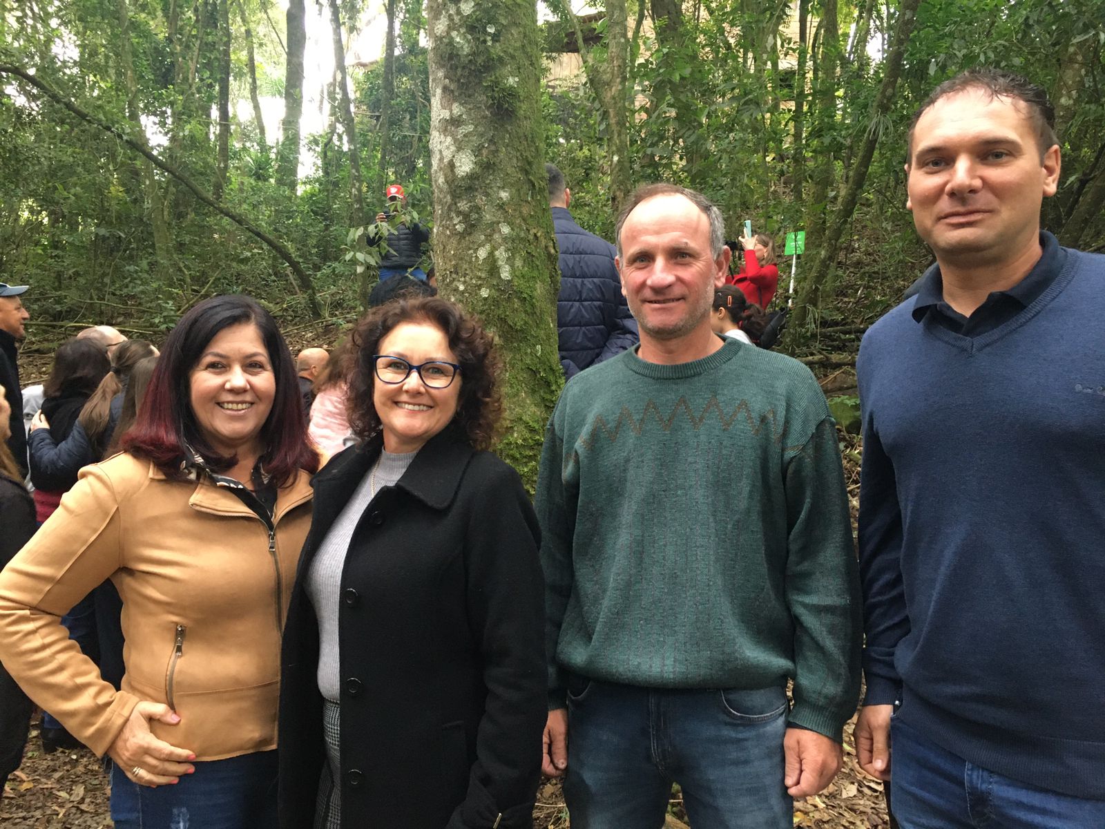   Vereadores de Monte Belo do Sul participam da inauguração  Proteção de nascente 