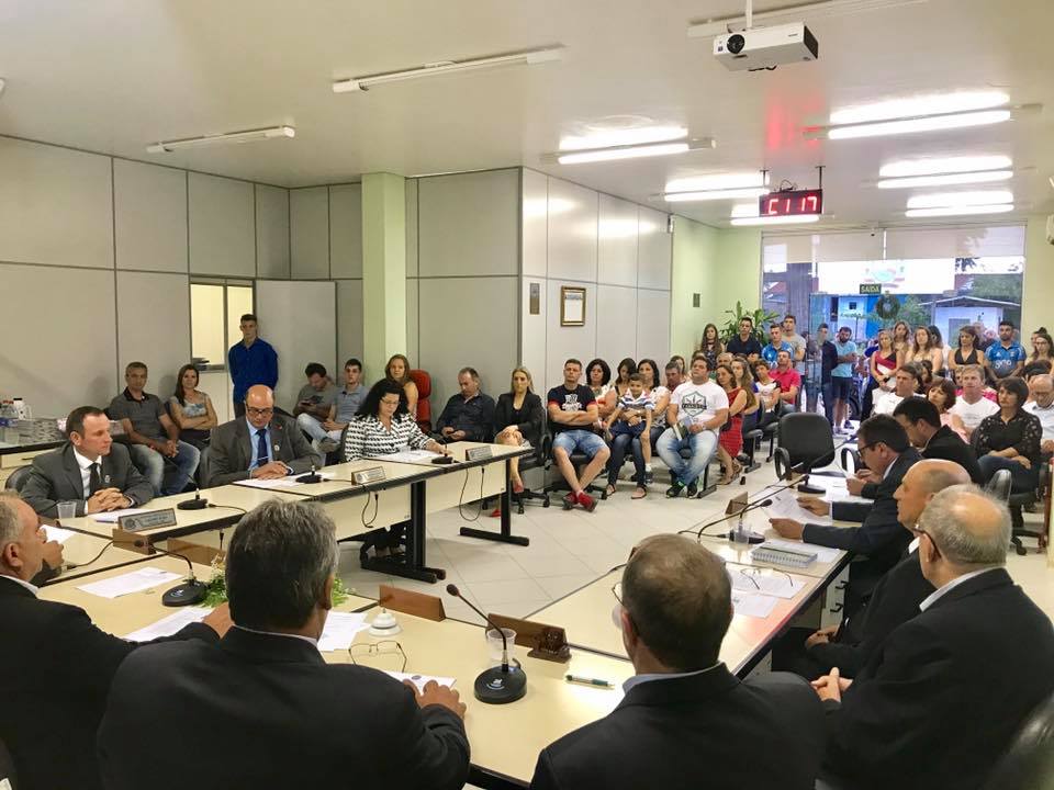  Vereadores de Monte Belo prestam homenagem para esportistas