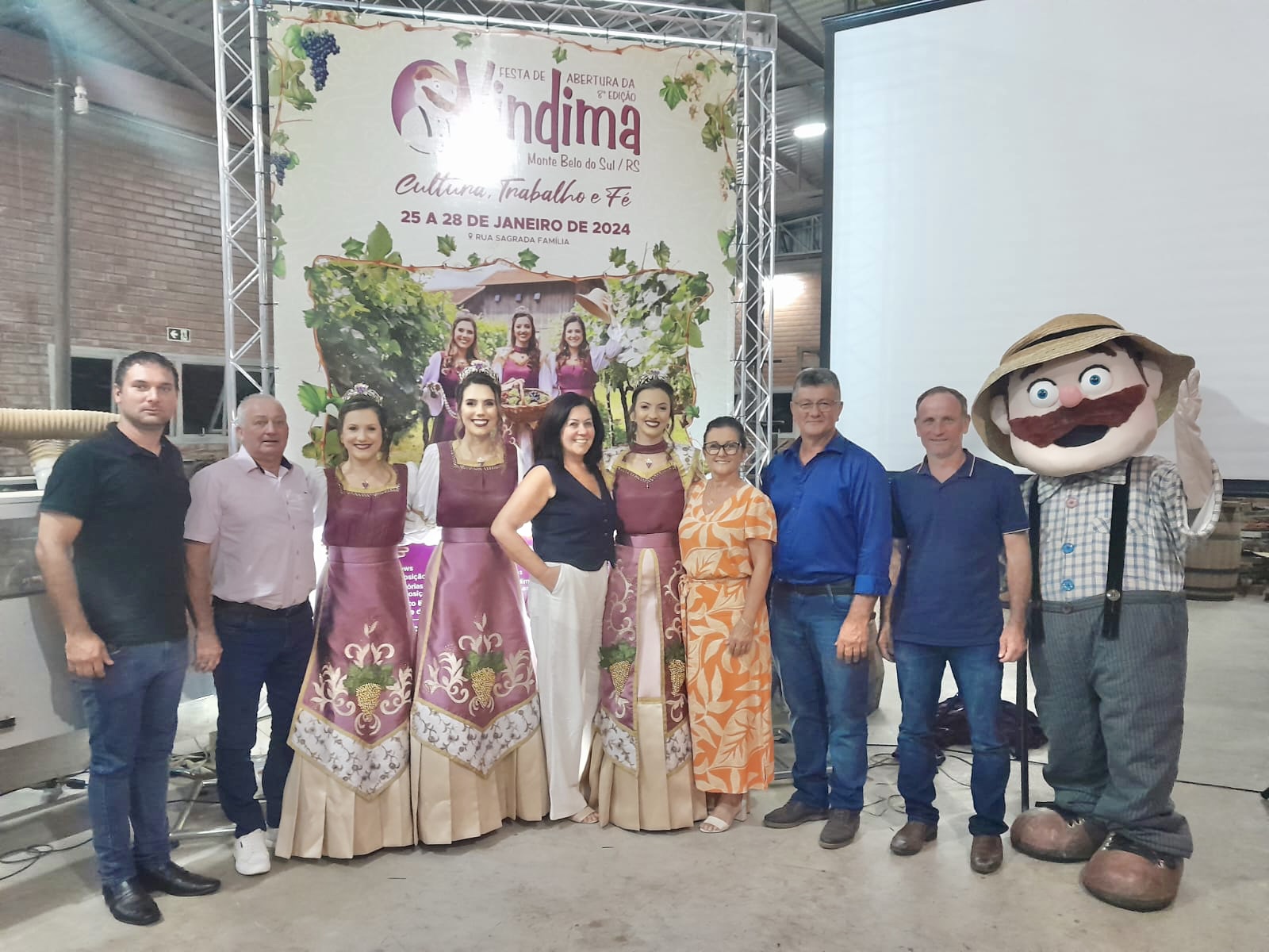    Vereadores prestigiam abertura da Festa de Abertura da Vindima  em sua oitava edição